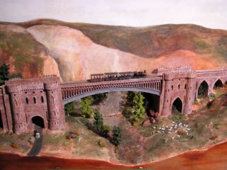 Viaduc avec train